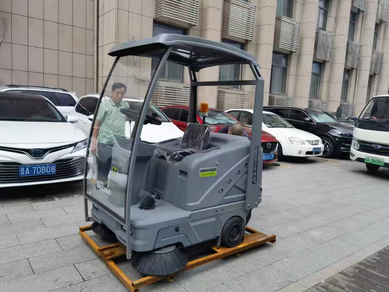 小型掃地車,掃地車案例,工業(yè)掃地機