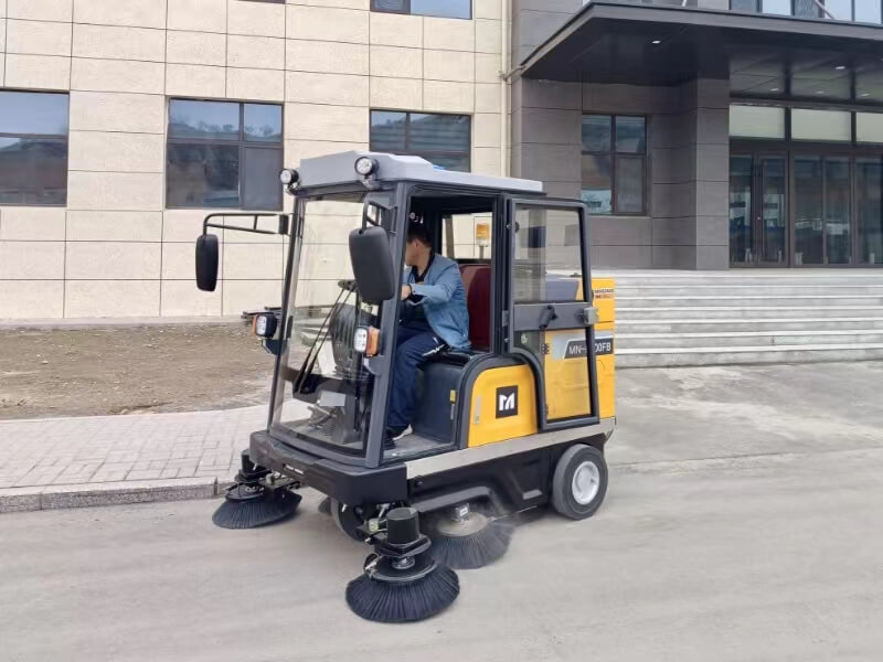 物業(yè)掃地車,封閉式掃地車,掃地車案例
