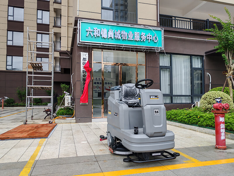 四輪掃路車,物業(yè)掃路車,駕駛式洗地機(jī)