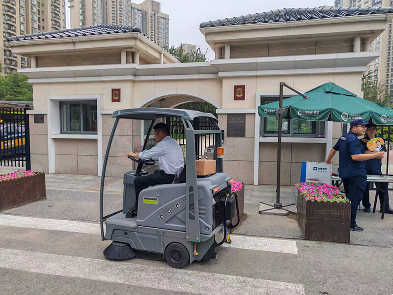 物業(yè)掃地車,小型掃地車,駕駛式掃地車