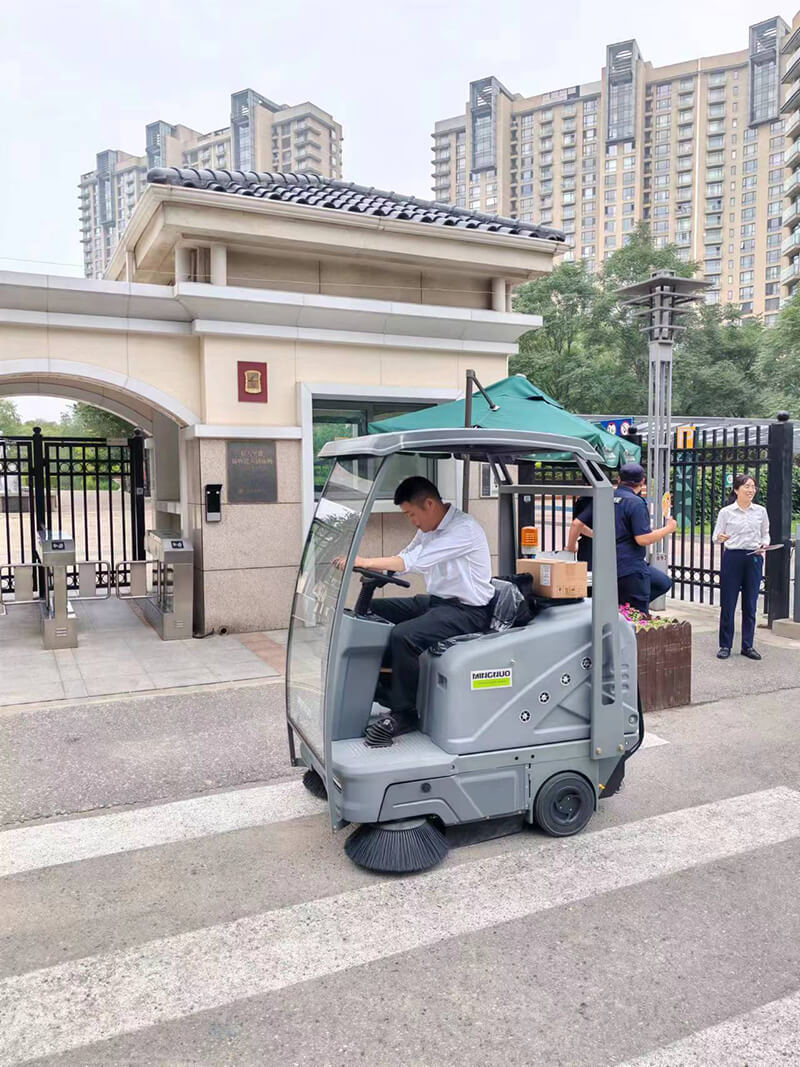 物業(yè)掃地車,小型掃地車,駕駛式掃地車