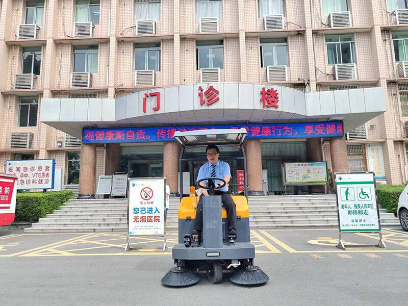 駕駛式掃地機(jī),醫(yī)院掃地車
