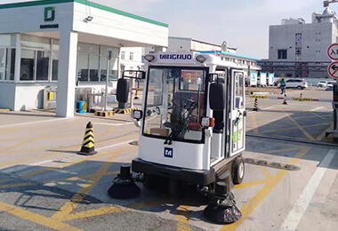 南通金通儲能動力新材料有限公司封閉式掃地車MN-E800FB案例