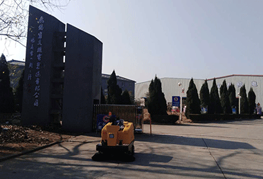 無錫宜友機(jī)電制造有限公司小型駕駛式掃地車M