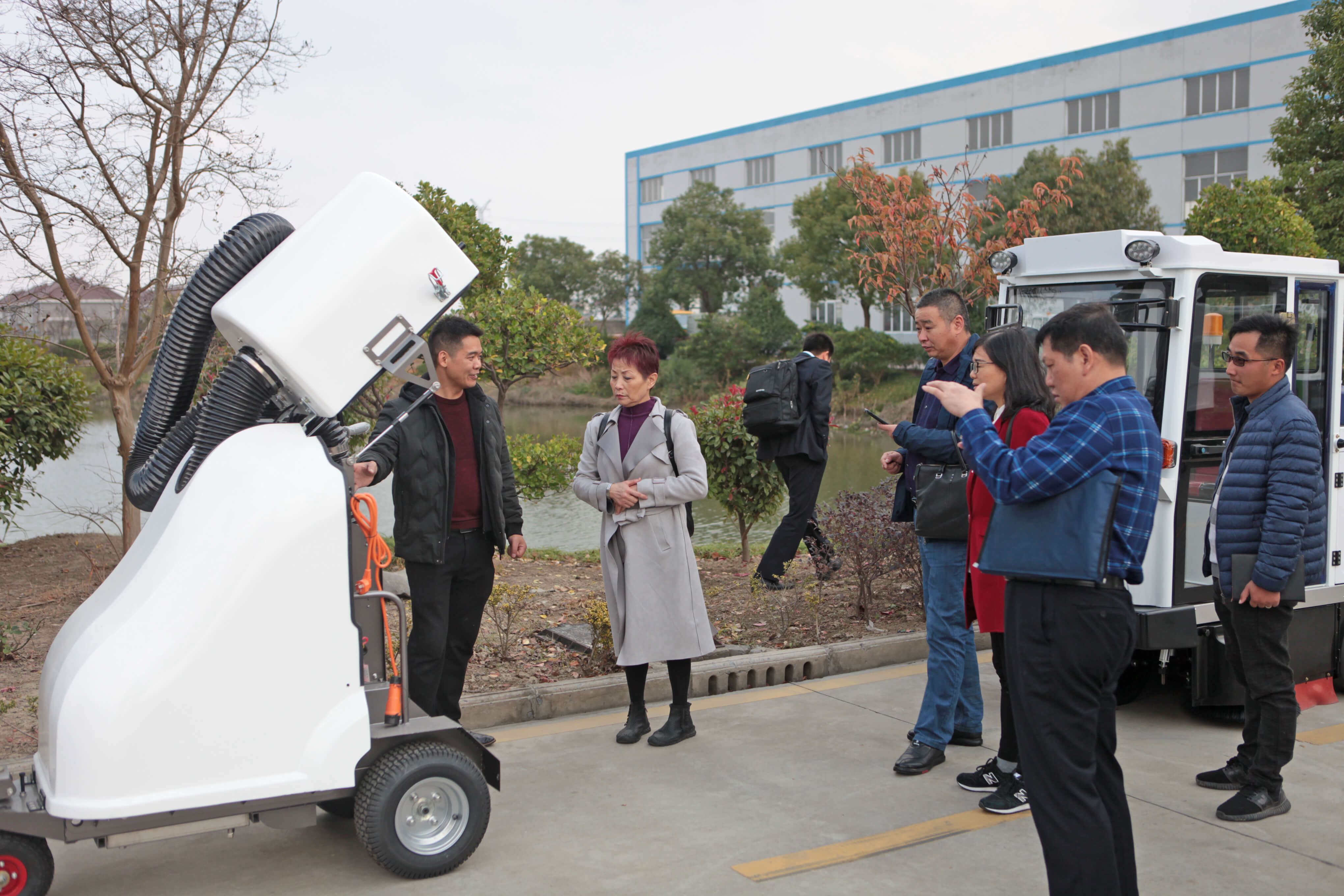 上海掃地車,保潔設備,小型四輪保潔機具
