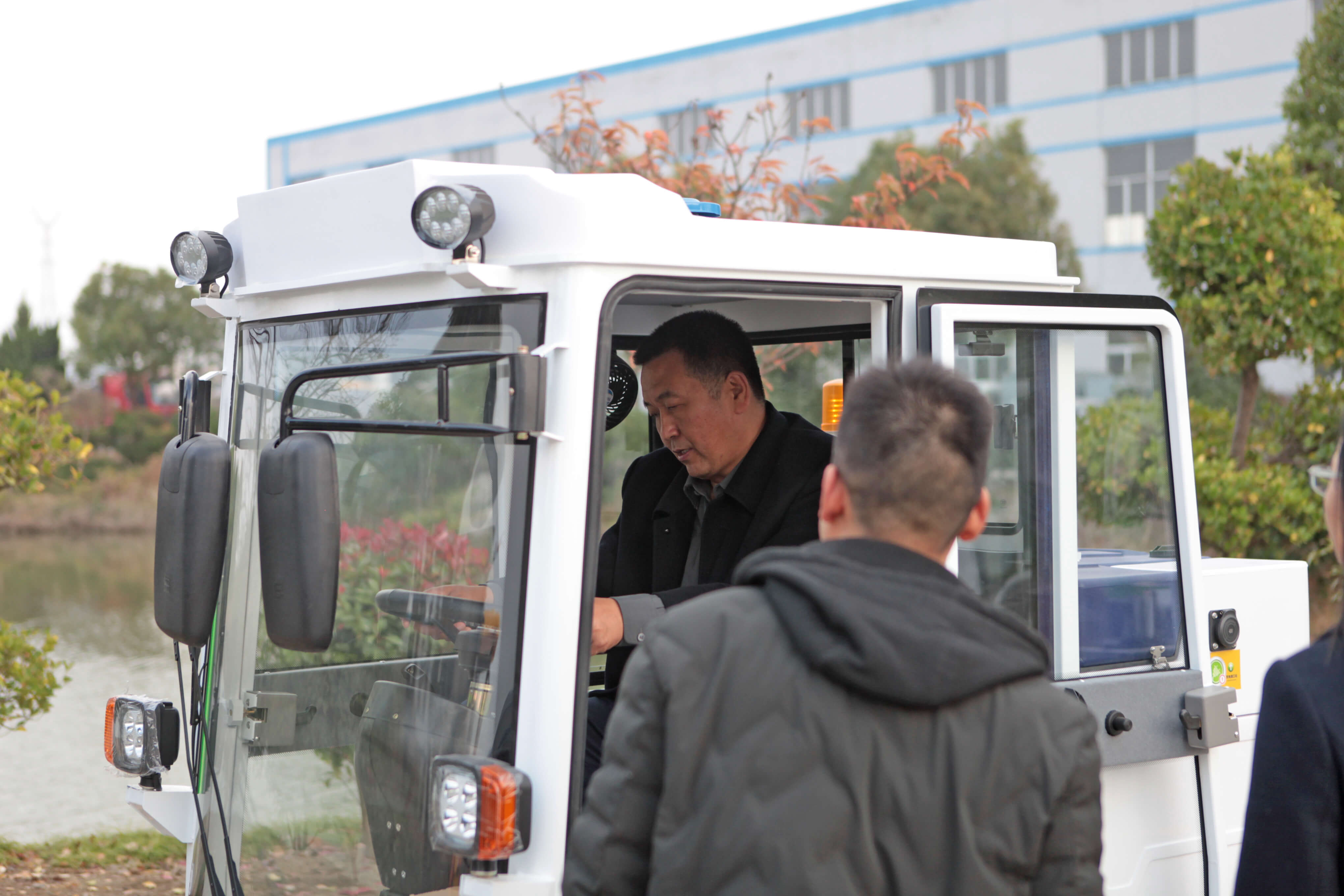 上海掃地車,保潔設備,小型四輪保潔機具