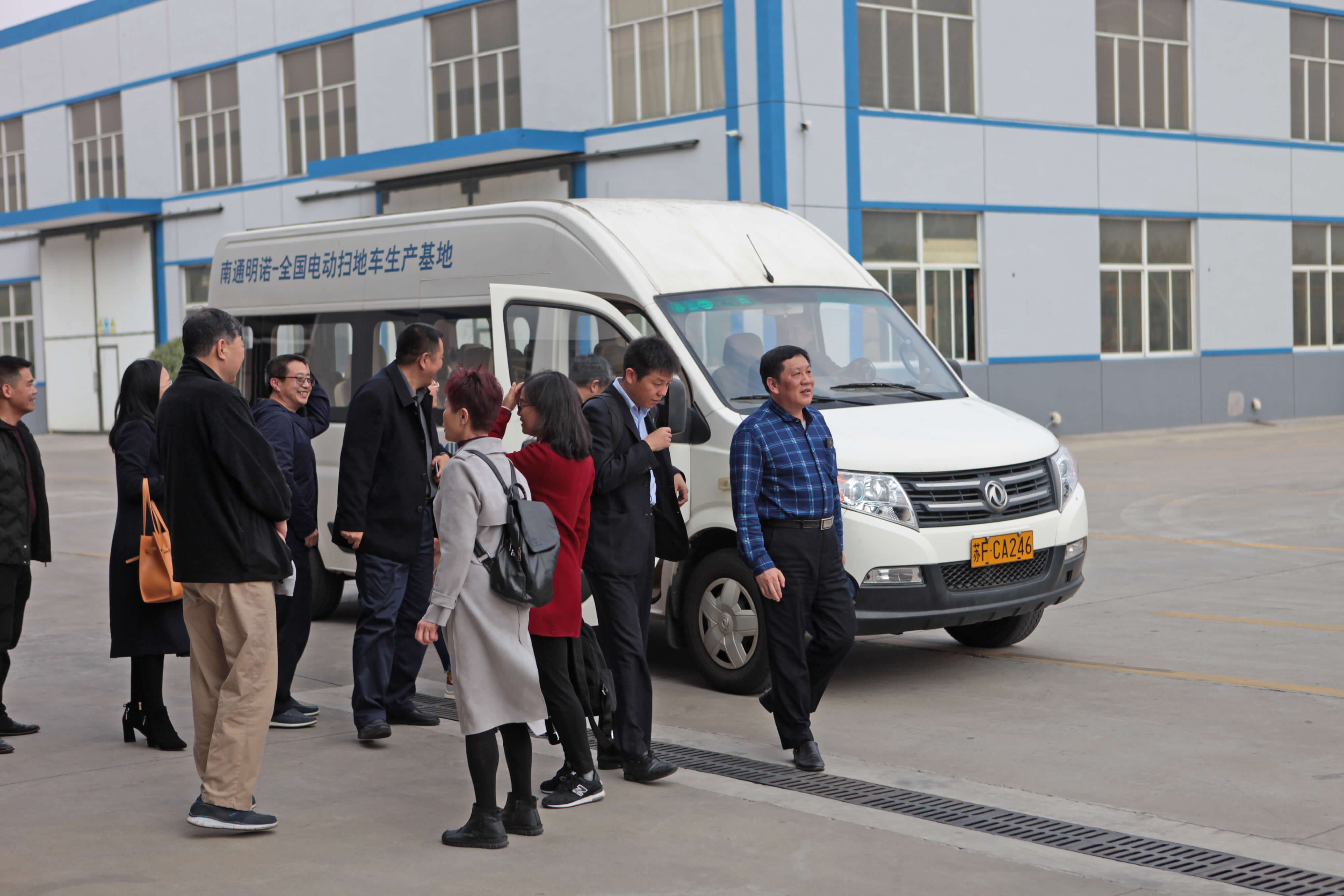 上海掃地車,保潔設備,小型四輪保潔機具