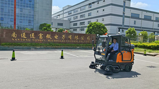 明諾MN-E810FB駕駛式掃地車(chē)助力工業(yè)及